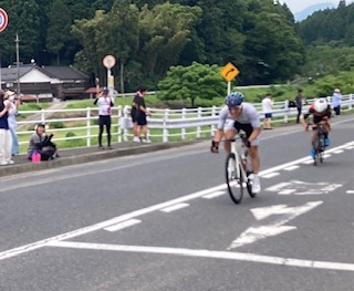 ゴールに先頭でやってきたのは岡山代表のエース奥村選手ですっ！
